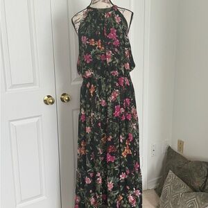 Elegant Floral Maxi Dress in Black and Pink -size 14-16. XL